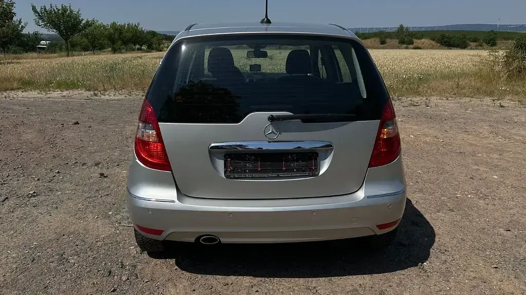 Gebraucht Mercedes A160 95 PS (69 kW) 2011 Silber Kleinwagen