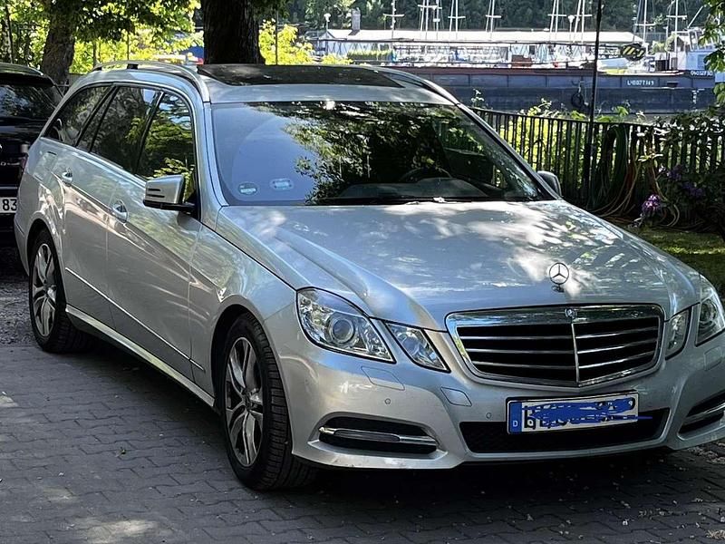 Gebraucht Mercedes E200 Avantgarde 184 PS (135 kW) 2012 Silber Kombi