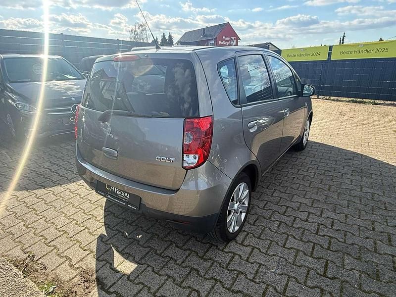 Gebraucht Mitsubishi Colt Invite 95 PS (69 kW) 2009 Brillantgrau (m) Kleinwagen