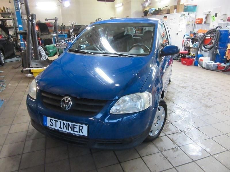 Blau Gebraucht 2006 VW Fox Basis Kleinwagen | 990 € (Superpreis) - Bild 1/4