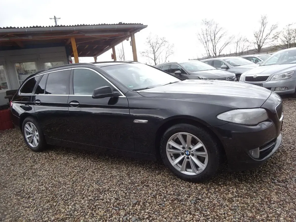 Gebraucht BMW 530 258 PS (189 kW) 2012 Schwarz Kombi
