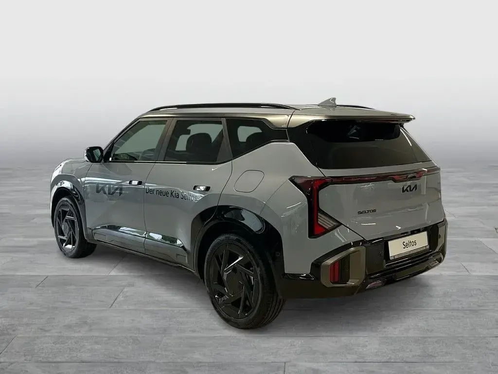 Neu Kia Seltos X-Line 179 PS (131 kW) 2026 Apg : pale gray metallic SUV