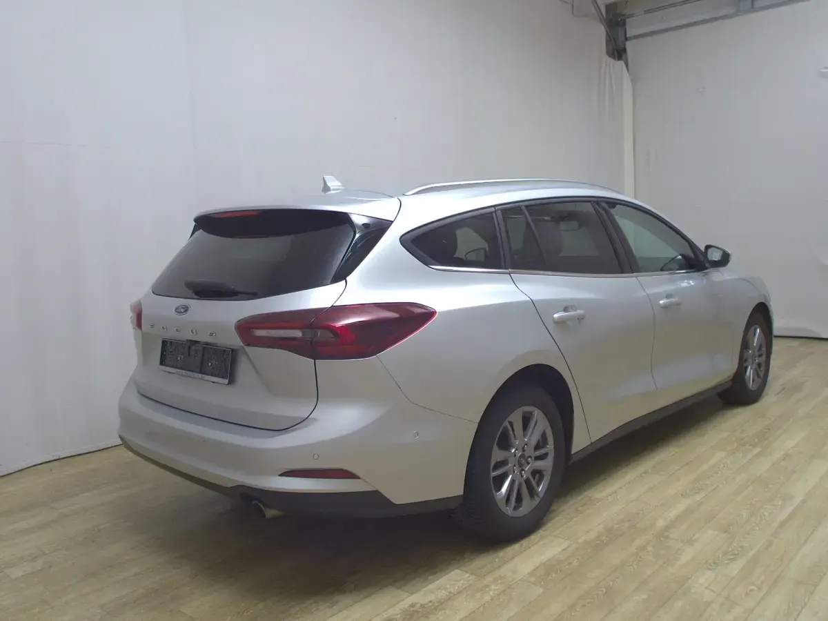 Usado Ford Focus Titanium X 116 CV (85 kW) 2023 Plateado Familiar
