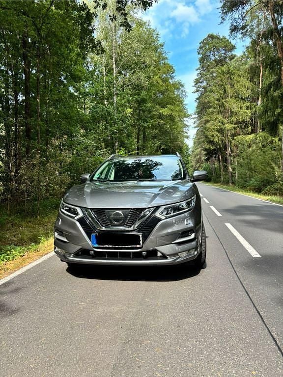 Grau Gebraucht 2017 Nissan Qashqai N-Vision SUV | 15.500 € (Fairer Preis) - Bild 1/4