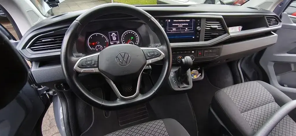 Gebraucht VW Multivan Trendline 150 PS (110 kW) 2021 Grau Van / Kleinbus