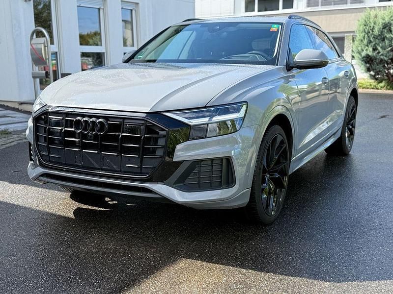 Grau Gebraucht 2023 Audi Q8 Sport SUV | 71.900 € (Fairer Preis) - Bild 1/4
