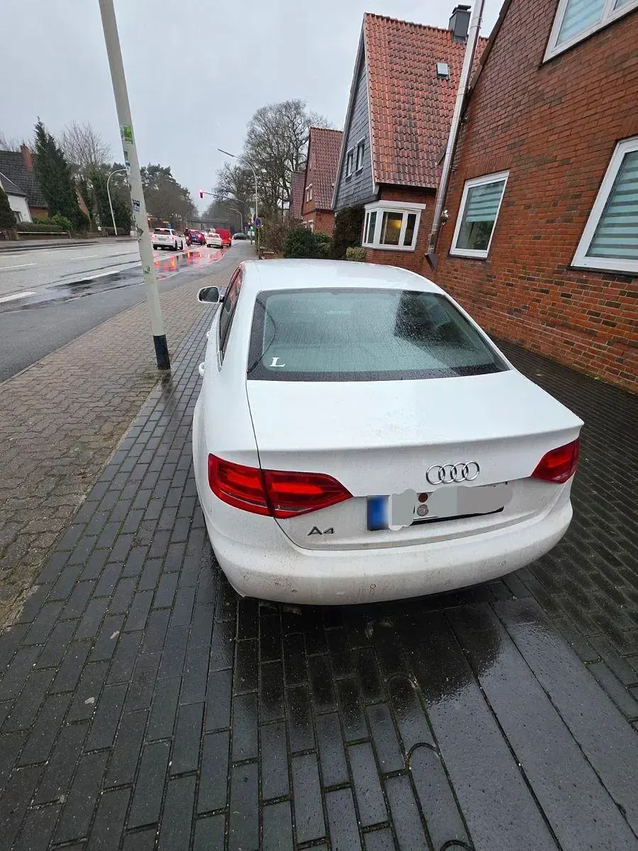 Używany Audi A4 Ambition 120 KM (88 kW) 2008 Biały Sedan/Limuzyna