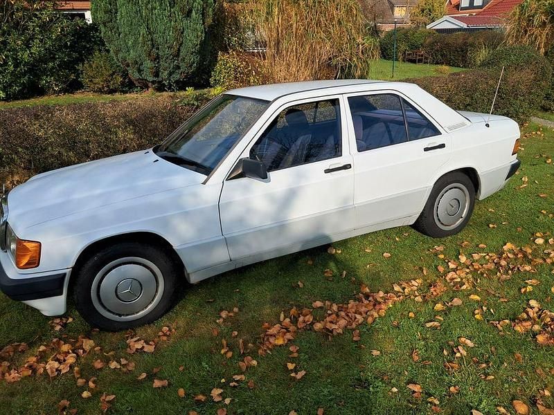 Gebraucht Mercedes 190 75 PS (55 kW) 1991 Weiß Limousine