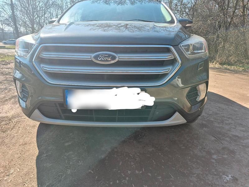 Gebraucht Ford Kuga 150 PS (110 kW) 2017 Grau SUV