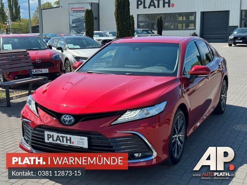 Gebraucht Toyota Camry Hybrid Executive 178 PS (130 kW) 2021 Rot Limousine