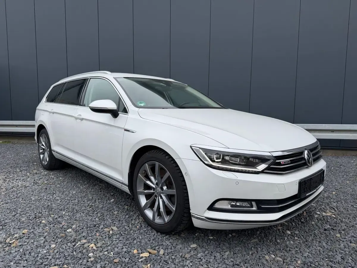 Gebraucht VW Passat Highline 239 PS (175 kW) 2018 Weiß Kombi