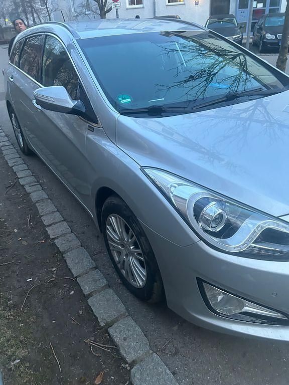 Gebraucht Hyundai i40 Premium 177 PS (130 kW) 2012 Silber Kombi