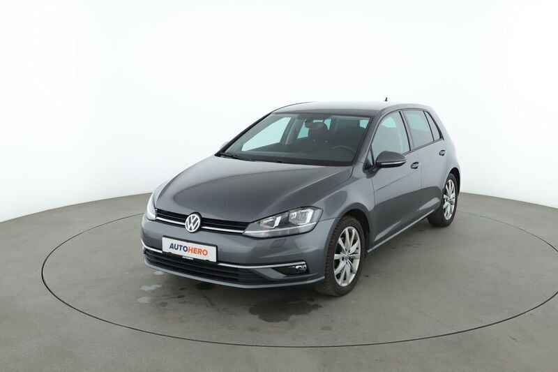 Grau Gebraucht 2017 VW Golf VII Comfortline Limousine | 14.780 € (Guter Preis) - Bild 1/4