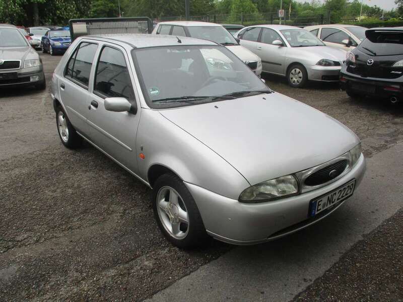 Silber Gebraucht 1997 Ford Fiesta Ghia Kleinwagen | 1.450 € (Fairer Preis) - Bild 1/4