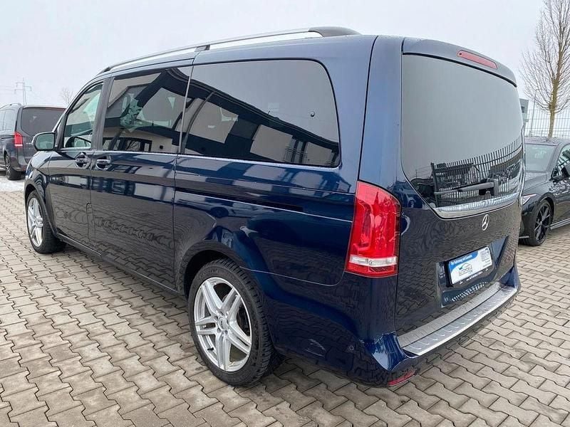 Gebraucht Mercedes V220 Edition 163 PS (119 kW) 2018 Blau Van / Kleinbus