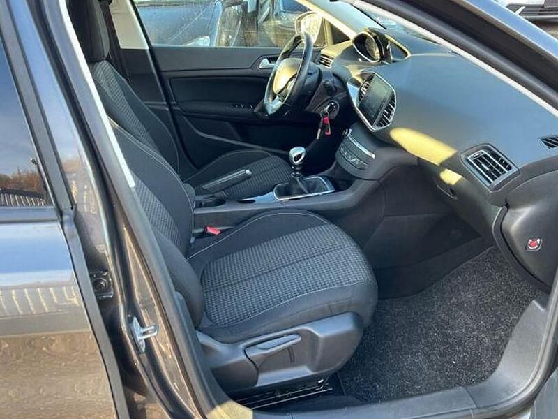 Gebraucht Peugeot 308 Active 140 PS (102 kW) 2019 Andere Limousine