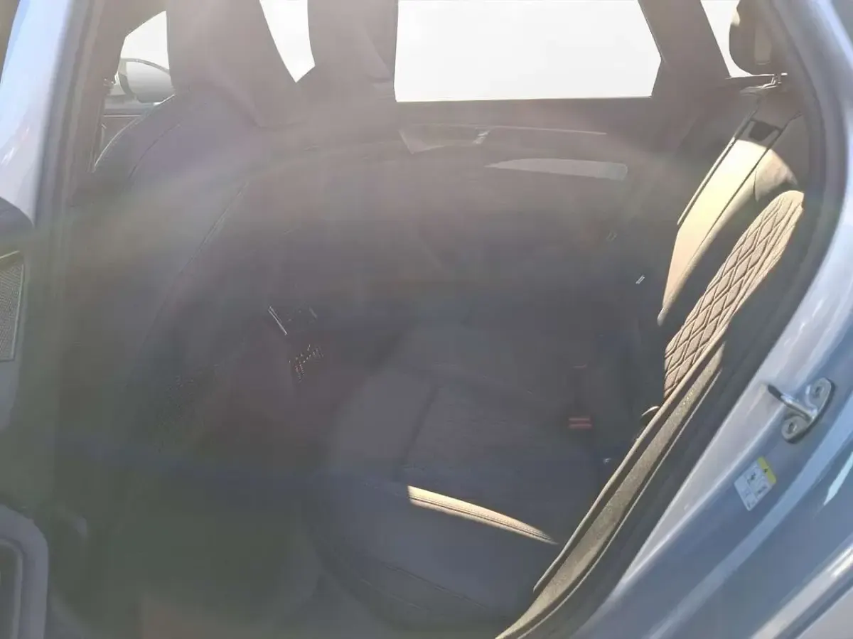 Gebraucht Audi A6 Sport 299 PS (219 kW) 2026 Silber Kombi
