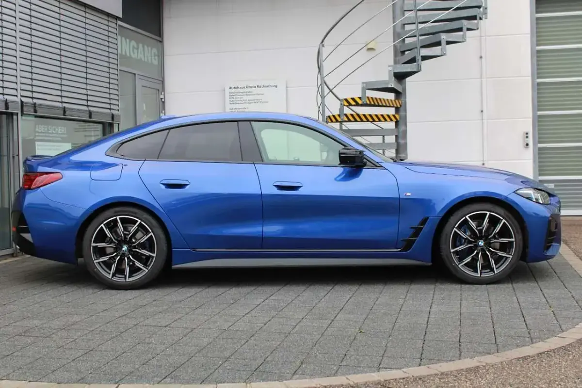 Gebraucht BMW 440 M Sport 387 PS (284 kW) 2025 Blau Coupé
