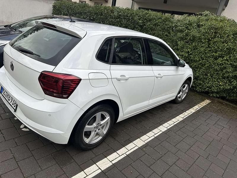 Używany VW Polo Highline 95 KM (69 kW) 2018 Biały Sedan/Limuzyna