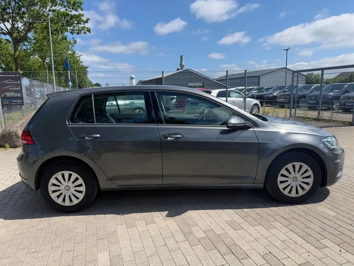 Gebraucht VW Golf VII Trendline 86 PS (63 kW) 2018 Grau Kleinwagen