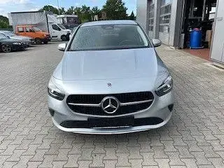 Gebraucht Mercedes B220 190 PS (139 kW) 2024 Silber Kleinwagen