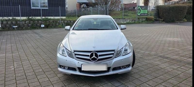 Silber Gebraucht 2011 Mercedes E200 Avantgarde Coupé | 7.000 € (Superpreis) - Bild 1/4