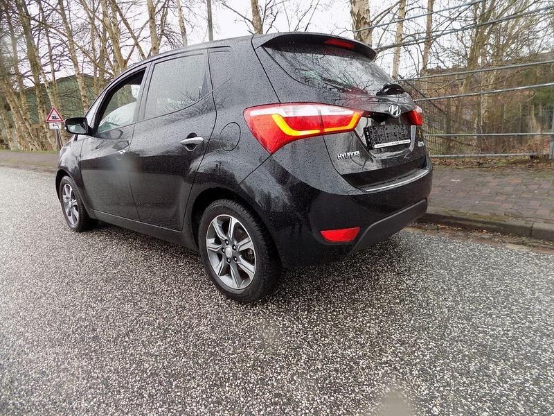 Gebraucht Hyundai ix20 125 PS (91 kW) 2016 Schwarz Kleinwagen