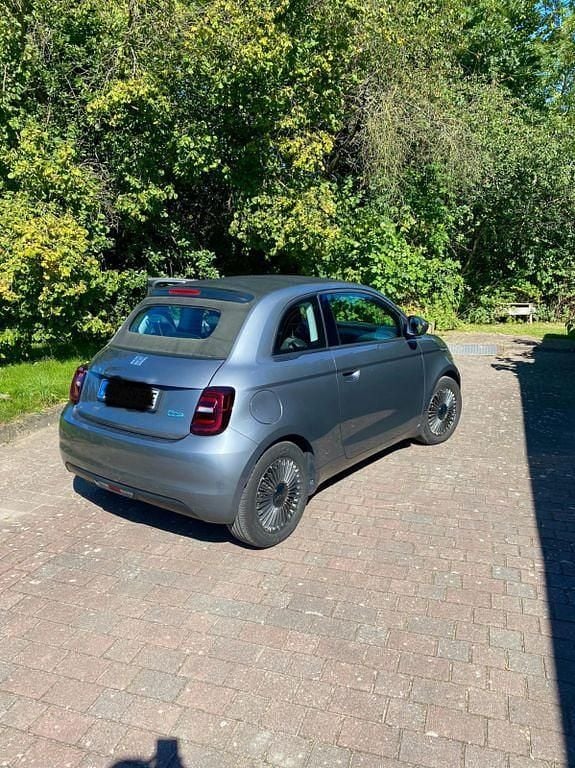 Grau Gebraucht 2022 Fiat 500e Icon Cabrio | 17.900 € (Superpreis) - Bild 1/4