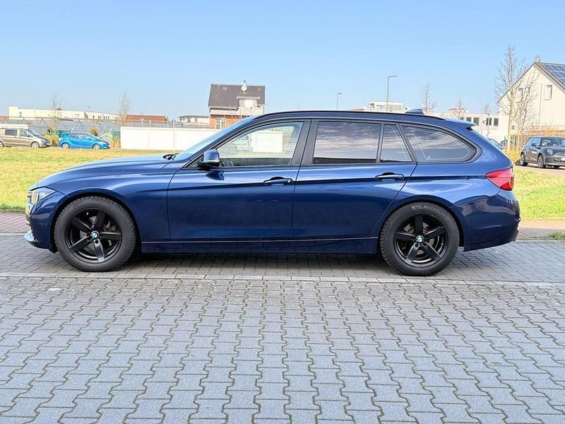 Gebraucht BMW 320 Advantage 190 PS (139 kW) 2016 Blau Kombi
