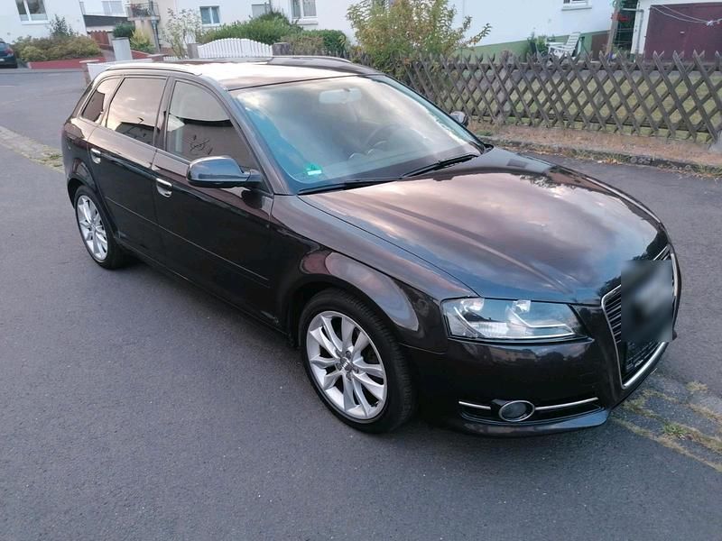 Braun Gebraucht 2011 Audi A3 Kombi | 8.450 € (Teuer) - Bild 1/4