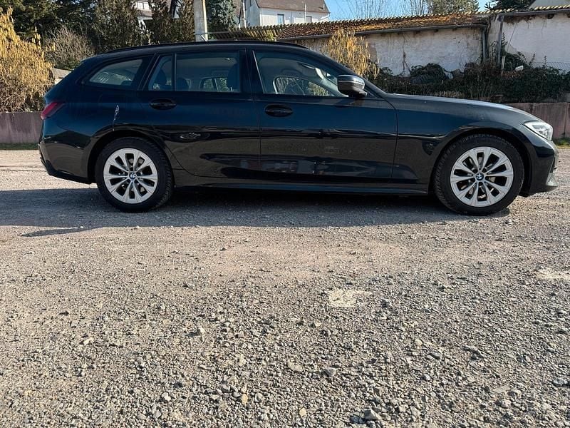 Gebraucht BMW 320 190 PS (139 kW) 2022 Schwarz Kombi