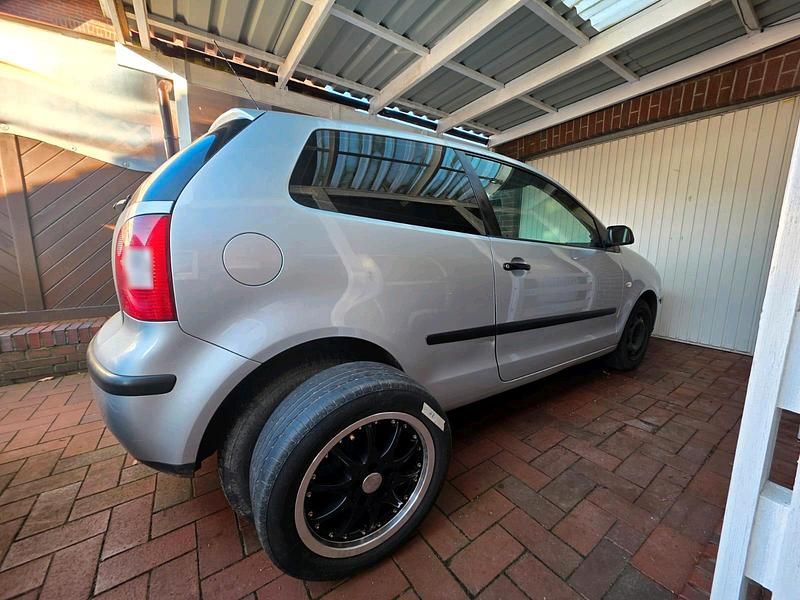 Gebraucht VW Polo 60 PS (44 kW) 2003 Silber Kleinwagen