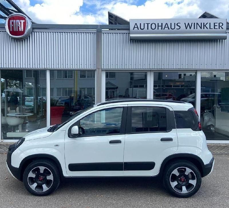 Weiß Gebraucht 2024 Fiat Panda Cross Cross Kleinwagen | 12.990 € (Etwas zu teuer) - Bild 1/4
