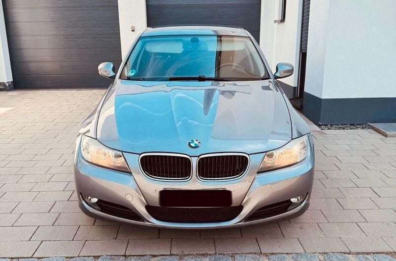 Silber Gebraucht 2009 BMW 318 Kombi | 5.199 € (Fairer Preis) - Bild 1/4