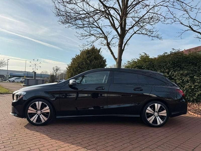 Gebraucht Mercedes CLA180 122 PS (89 kW) 2017 Kosmosschwarz Limousine
