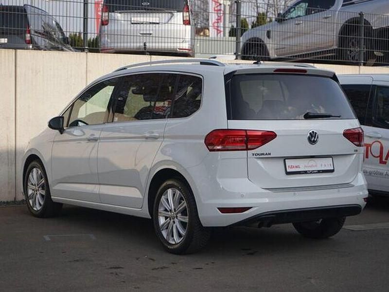 Gebraucht VW Touran Highline 150 PS (110 kW) 2017 Weiss Van / Kleinbus