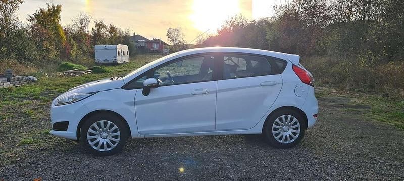 Gebraucht Ford Fiesta Trend 80 PS (58 kW) 2017 Weiß Limousine