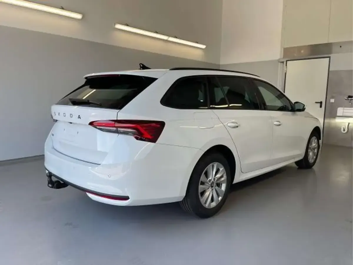 Neu Skoda Octavia Selection 150 PS (110 kW) 2026 [2y2y] moon weiss perleffekt Kombi