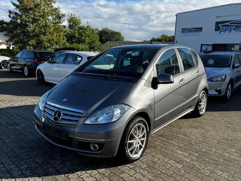 Grau Gebraucht 2011 Mercedes A180 Limousine | 3.799 € (Guter Preis) - Bild 1/4