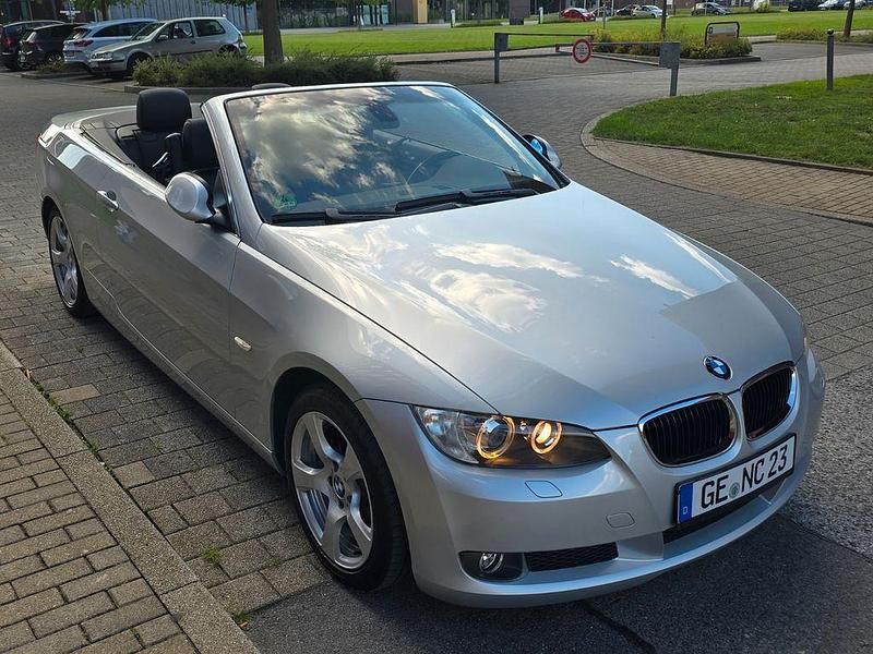 Silber Gebraucht 2009 BMW 320 Cabriolet Cabrio | 14.490 € (Etwas zu teuer) - Bild 1/4