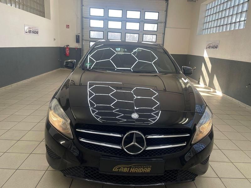 Gebraucht Mercedes A180 122 PS (89 kW) 2013 Schwarz Kleinwagen