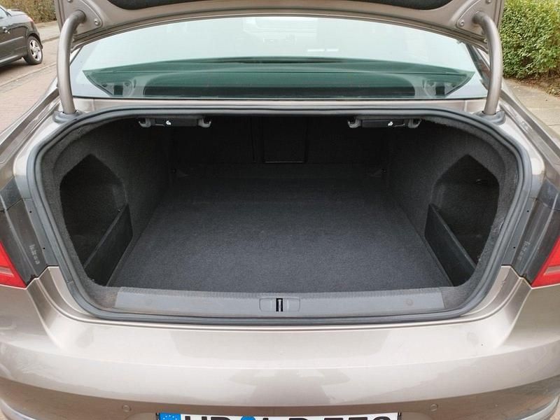 Gebraucht VW Passat Comfortline 122 PS (89 kW) 2011 Braun Kombi