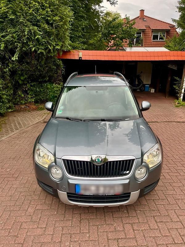 Grau Gebraucht 2012 Skoda Yeti SUV | 5.000 € (Fairer Preis) - Bild 1/4