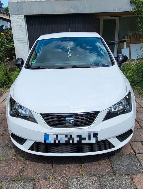Weiß Gebraucht 2015 Seat Ibiza SC I-Tech Kleinwagen | 5.900 € (Fairer Preis) - Bild 1/4