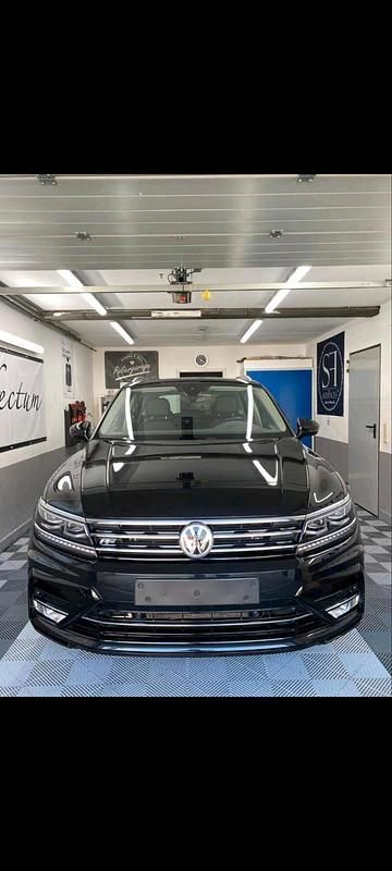 Schwarz Gebraucht 2016 VW Tiguan Highline SUV | 26.990 € - Bild 1/4