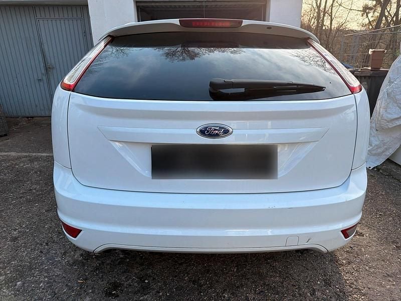 Gebraucht Ford Focus 125 PS (91 kW) 2010 Weiß Limousine