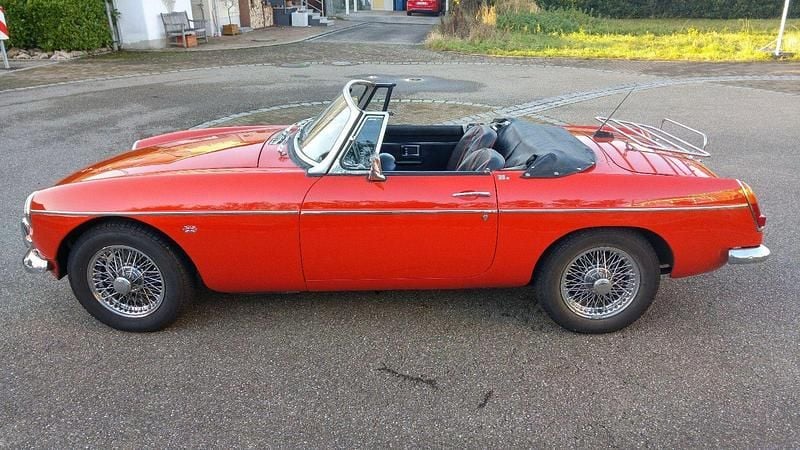 Rot Gebraucht 1976 MG B Cabrio | 17.500 € - Bild 1/4