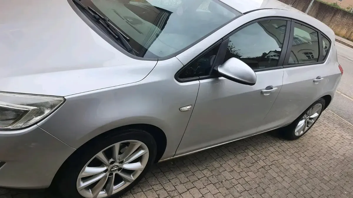 Gebraucht Opel Astra 125 PS (91 kW) 2009 Silber Limousine