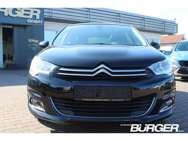 Schwarz Gebraucht 2016 Citroën C4 Shine Limousine | 7.670 € (Fairer Preis) - Bild 1/4