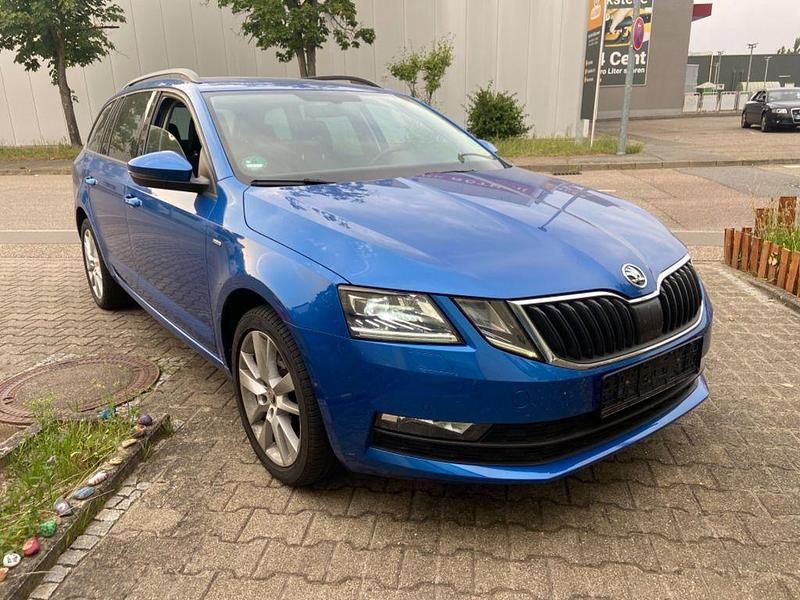 Blau Gebraucht 2018 Skoda Octavia Clever Kombi | 10.999 € (Guter Preis) - Bild 1/4